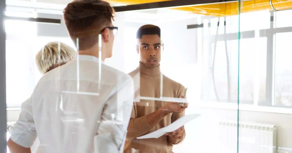 KI-Wissensmanagement in der Industrie: Wissensverlust stoppen, bevor Experten gehen