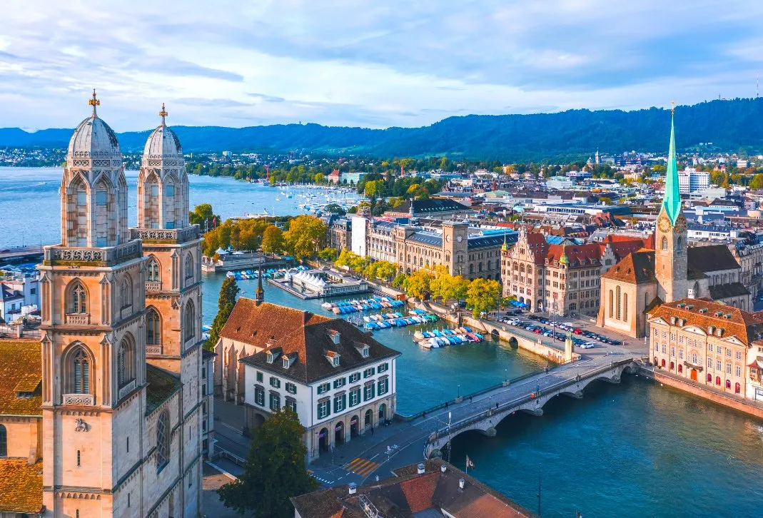 Zürich mit Grossmünster, Limmat und Fraumünster